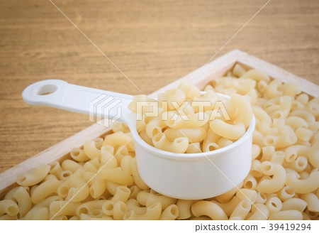 Elbow Macaroni or Gomiti Pasta in Measuring Cup Elbow Macaroni or Gomiti Pasta in Measuring Cup 39419294