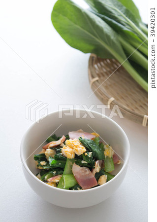 Spring Three-color stir-fry and Komatsuna Spring Three-color stir-fry and Komatsuna 39420301