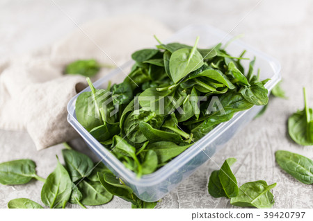 Baby spinach leaves Baby spinach leaves 39420797