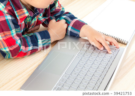 Children and computer 39421753