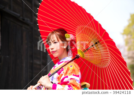 Kimono women Kimono women 39424118