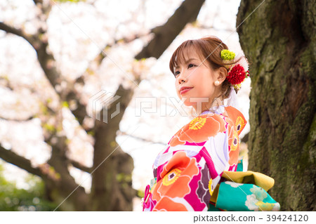 Kimono women Kimono women 39424120