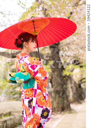Kimono women Kimono women 39424122