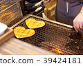 Hand-baked rice cracker 39424181