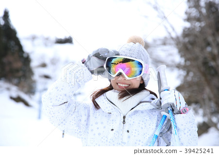 女人享受滑雪 女人享受滑雪 39425241