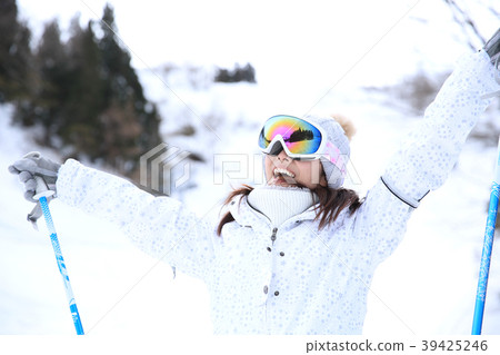 Woman enjoying ski 39425246