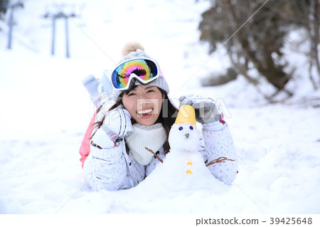玩雪的女人 39425648