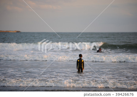 Boy surfer rear view boy surfer surf 39426676