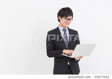 Business man looking at computer Business man looking at computer 39427042