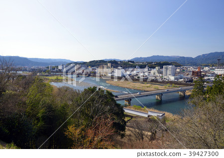 Hiyoshi Castle ruins and cityscape in spring 39427300