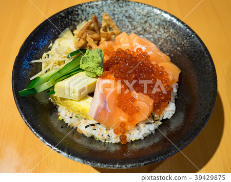 Seafood raw fish risotto Seafood raw fish risotto 39429875
