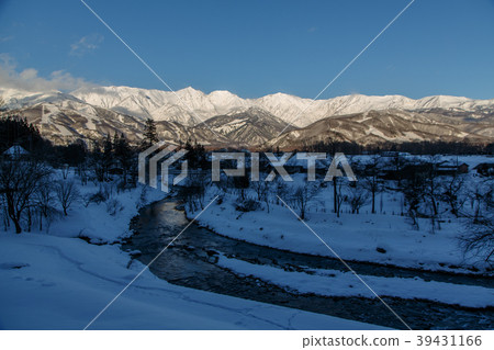 North Alps in the morning from Hakuba-mura Oide Park in winter North Alps in the morning from Hakuba-mura Oide Park in winter 39431166