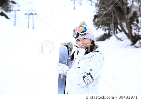Female skier 39432971