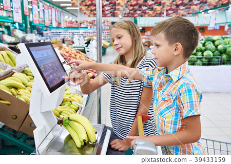 Boy and girl buying bananas in shop Boy and girl buying bananas in shop 39433159