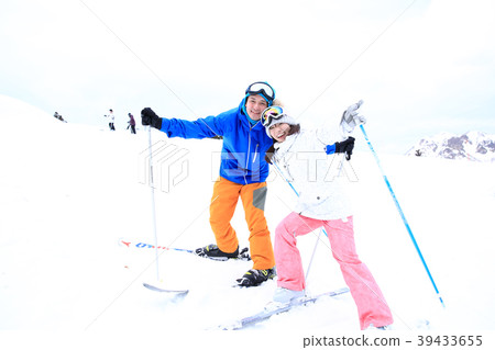 夫婦享受滑雪 夫婦享受滑雪 39433655