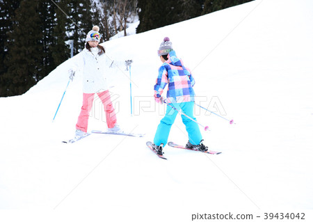 Ski lessons 39434042