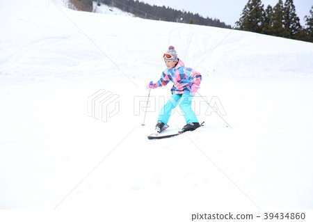 Primary school students who enjoy skiing Primary school students who enjoy skiing 39434860