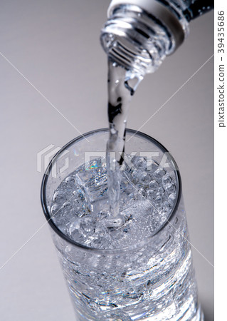 Carbonated water  39435686