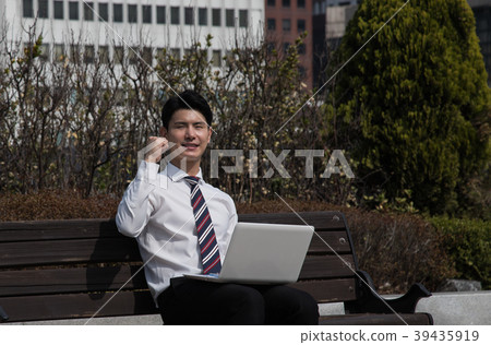 一個男人的一天,一個商人的下午,一個年輕的工人, 一個男人的一天,一個商人的下午,一個年輕的工人, 39435919