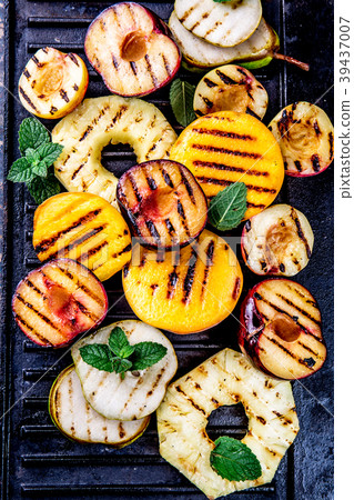 GRILLED FRUITS. Grill fruits - pineapple, peaches GRILLED FRUITS. Grill fruits - pineapple, peaches 39437007
