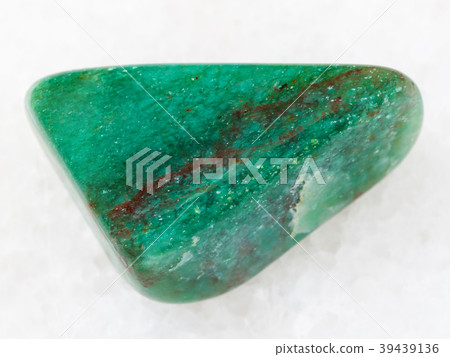 fuchsite (chrome mica) gemstone with hematite vein 39439136