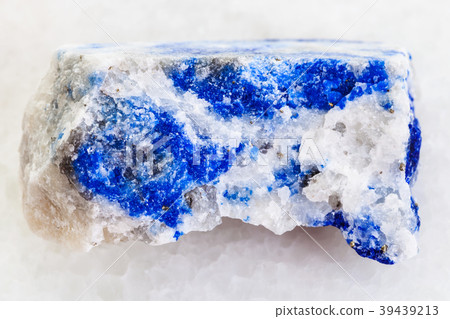 raw lapis lazuli stone on white marble 39439213