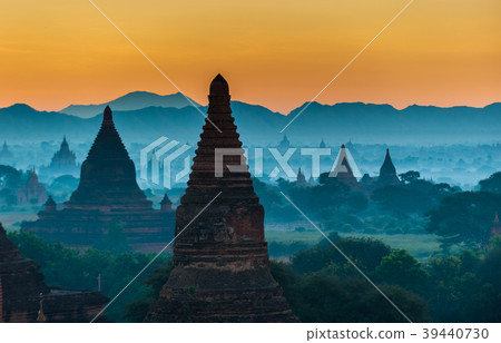 Sunrise over ancient Bagan, Myanmar 39440730