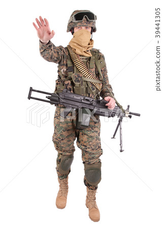 US MARINES with M249 machine gun US MARINES with M249 machine gun 39441305