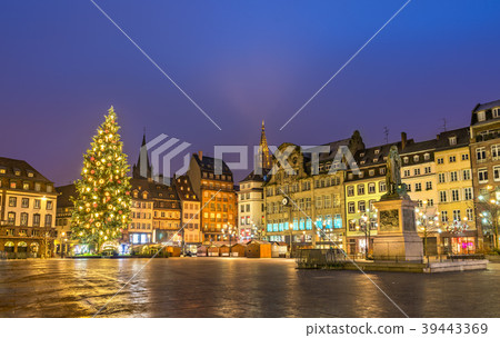 Christmas tree on Place Kleber in Strasbourg Christmas tree on Place Kleber in Strasbourg 39443369