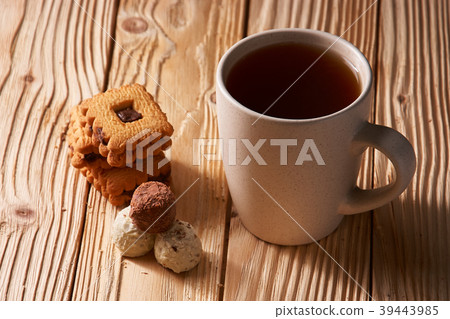 tee and cookies on a wooden table tee and cookies on a wooden table 39443985