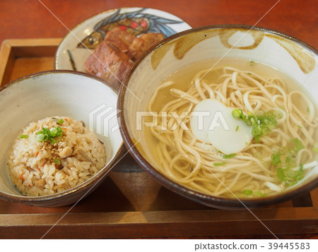 沖繩特產“沖繩蕎麥麵和多汁” 沖繩特產“沖繩蕎麥麵和多汁” 39445583