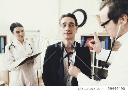 Qualified cardiologist listening to patient's  39446490