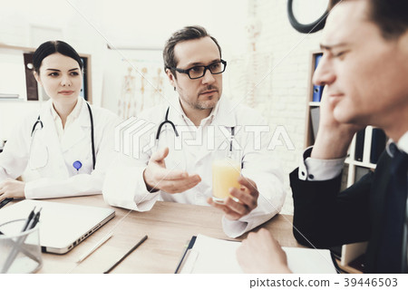 Experienced neurologist  Experienced neurologist  39446503