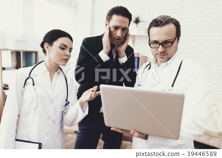 Anxious businessman looks at laptop screen  39446589