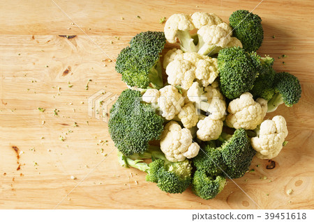 fresh green broccoli and cauliflower 39451618
