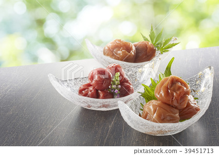Umeboshi (pickled ume) Umeboshi (pickled ume) 39451713