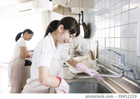 Housekeeper Housekeeper Woman Housework Agent Service Housekeeper Housekeeper Woman Housework Agent Service 39452229
