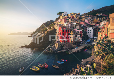Riomaggiore, Cinque Terre - Italy Riomaggiore, Cinque Terre - Italy 39452493