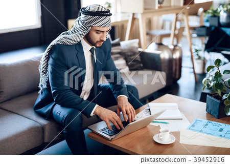 Arab businessman Arab businessman 39452916