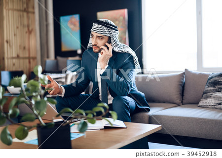 Arab businessman Arab businessman 39452918