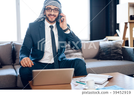Arab businessman Arab businessman 39452919