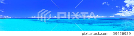 在仲夏（全景）的宮古島和下摩機場的全景燈海 39456929