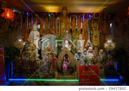 Statue of Guanyin Statue of Guanyin 39457802