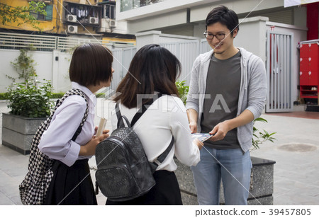 girls giving present to idol girls giving present to idol 39457805