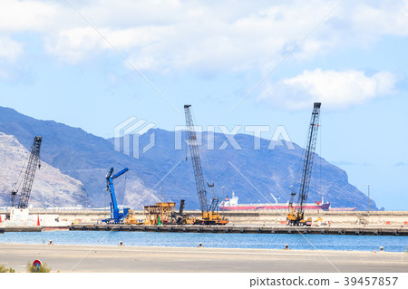 Panoramic view of the cargo port in Santa Cruz de 39457857