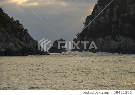 Lion Rock, Haegeumgang, Hallyeo Marine National Park, Geoje, Gyeongnam 39461896