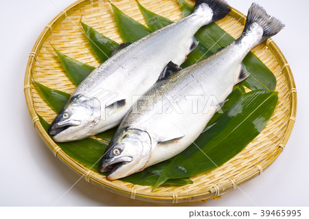 Cherry salmon 39465995