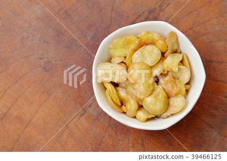 baked salt broad beans on little cup 39466125