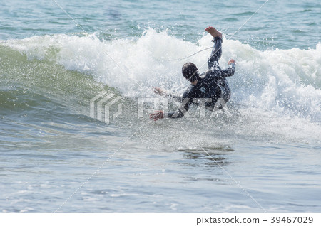 Surfing falling wipe out Surfing falling wipe out 39467029