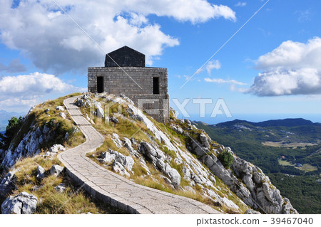 Mountain road to ancient mausoleum. Beautiful 39467040